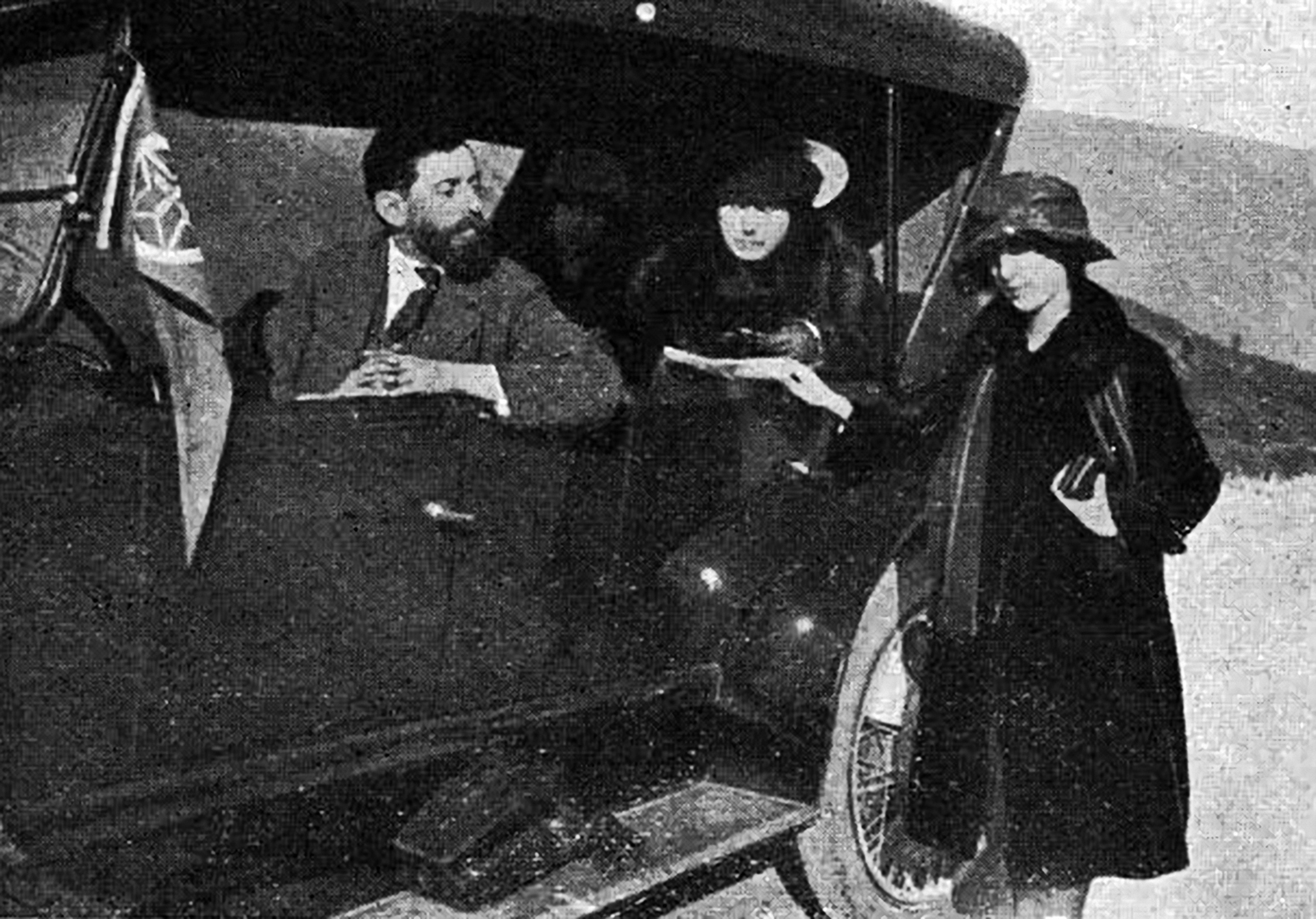 José Gil con Trinidad e Rosa e Pepita no Texan VG, 1921