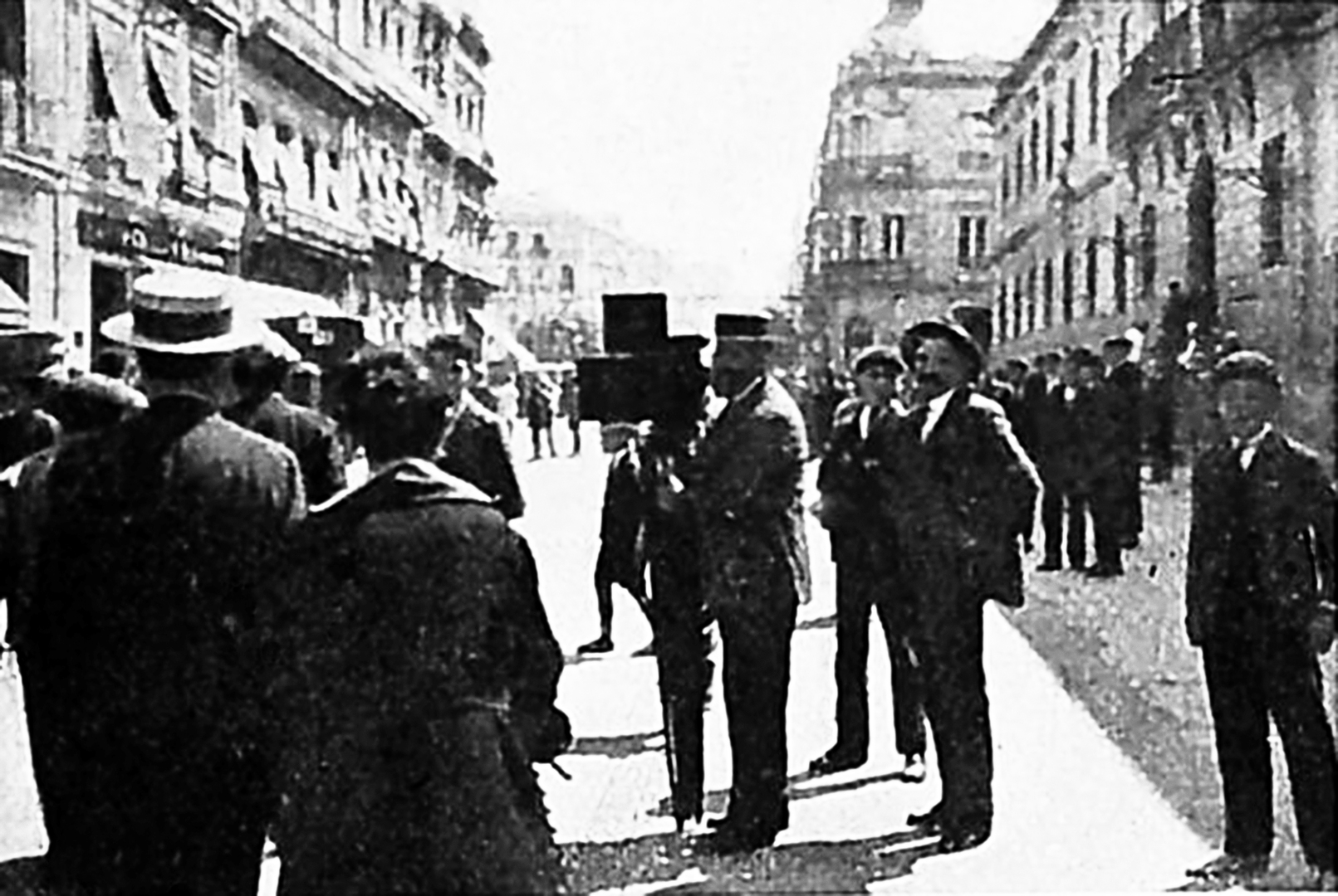 Gil filmando na rúa do Príncipe, outubro 1920