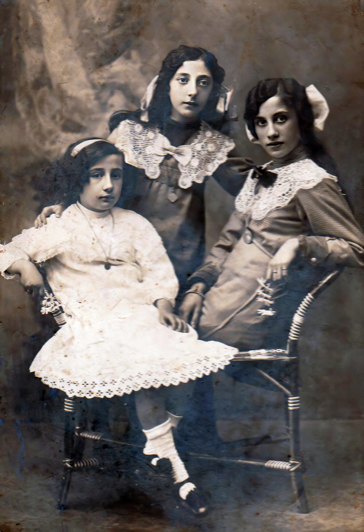 Rosa, Pepita e María, as tres fillas de Gil
